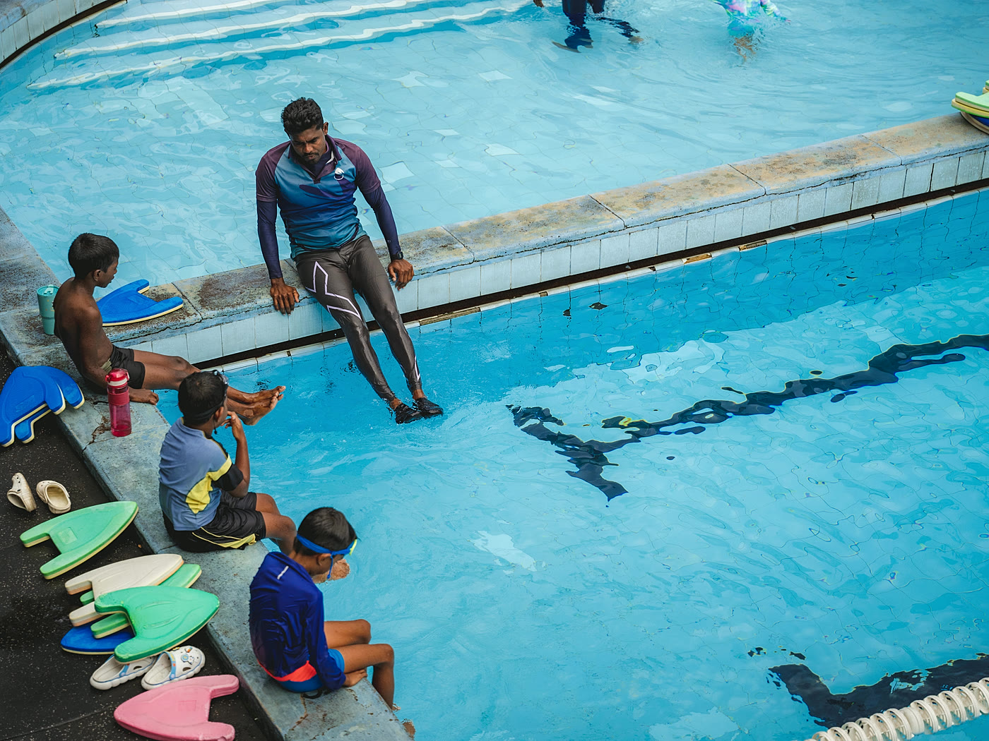 Children in a Stingrays learn-to-swim class
